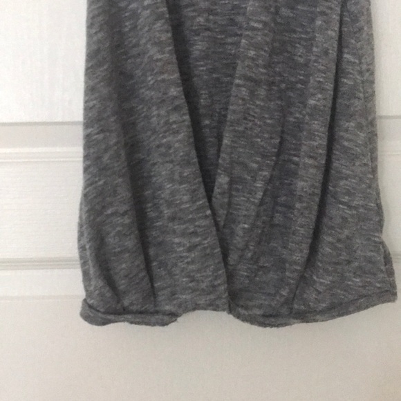 Bundle two Old navy gray tank twist bottom hem & coral tank - Picture 5 of 8